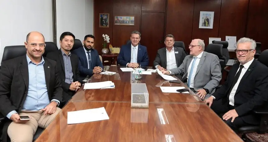 Vitor Ozaki, CEO da Picsel, em reunião no MAPA com o ministro Fávaro e lideranças do agro para discutir gestão de riscos e seguro rural